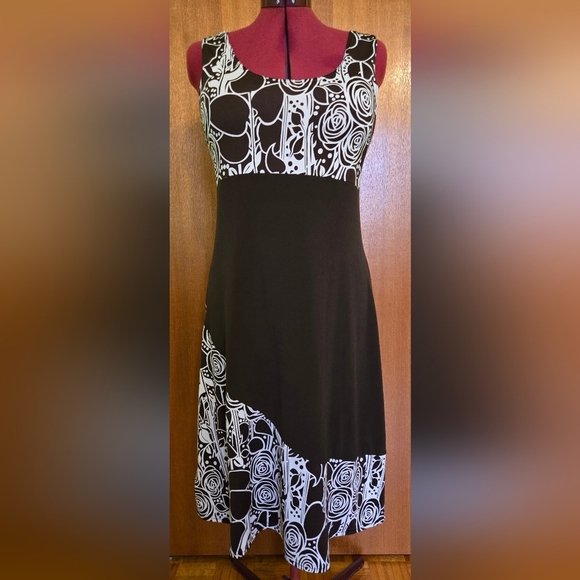 Elegant Brown and White Sleeveless Dress, Ptp 18'' to 23'' - Picture 2 of 8